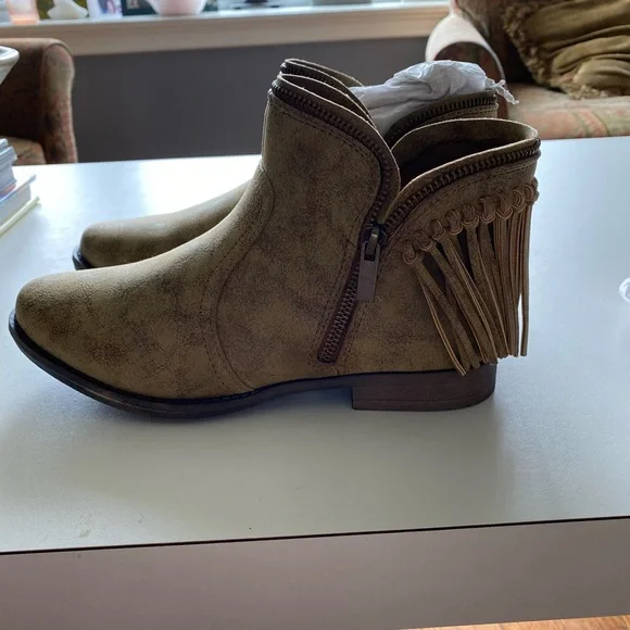 JC Girl's Fringe Ankle Boots - Picture 1 of 14